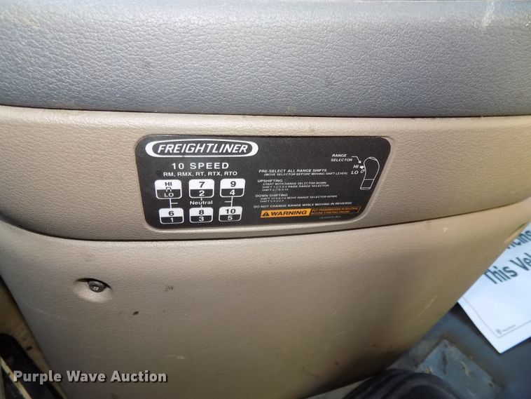 image for item DG2501 2013 Freightliner Cascadia semi truck