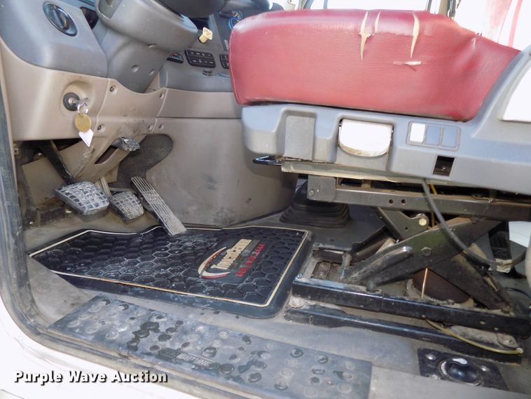 image for item DG2501 2013 Freightliner Cascadia semi truck