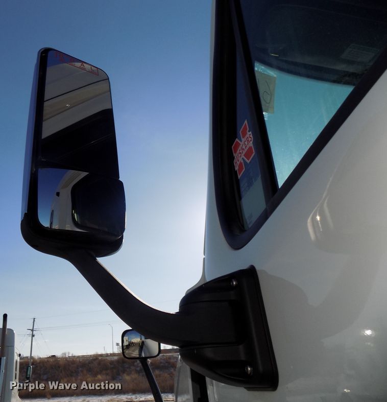 image for item DG2501 2013 Freightliner Cascadia semi truck