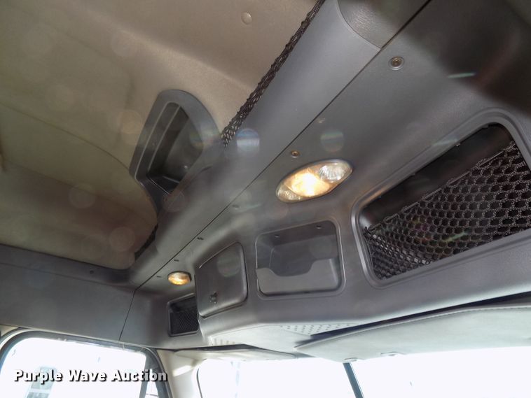 image for item DG2501 2013 Freightliner Cascadia semi truck