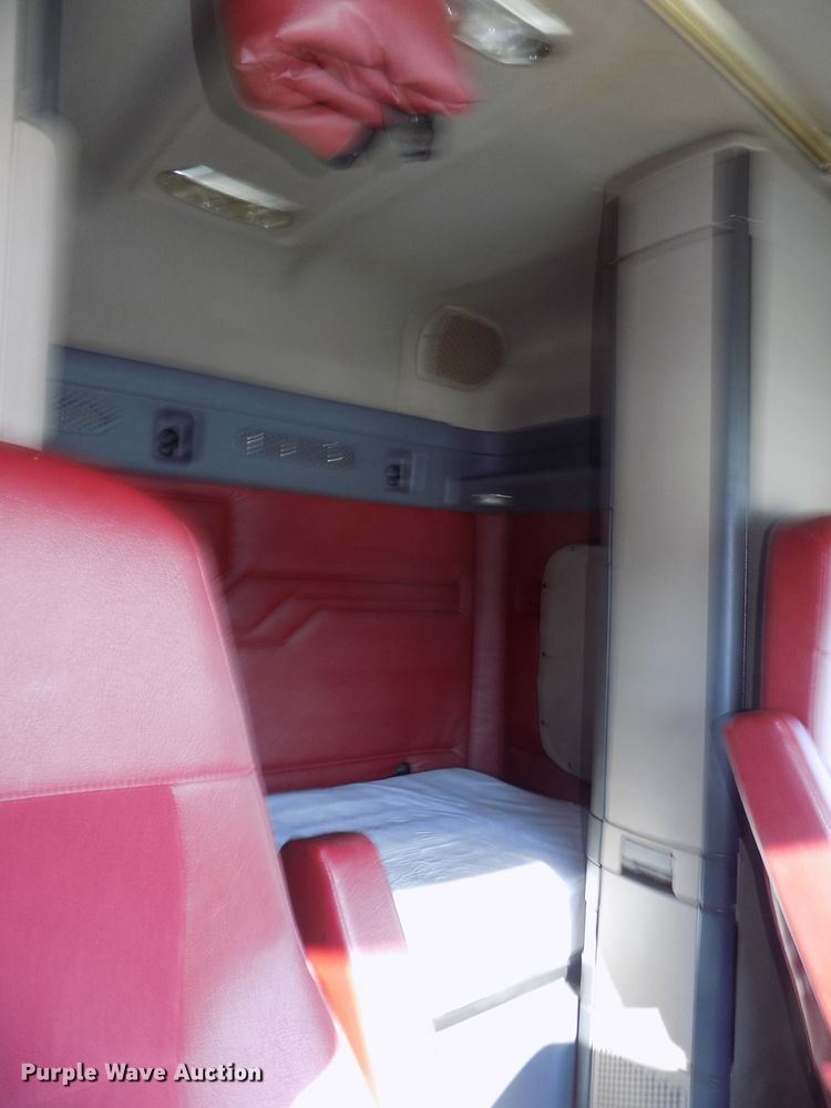 image for item DG2501 2013 Freightliner Cascadia semi truck