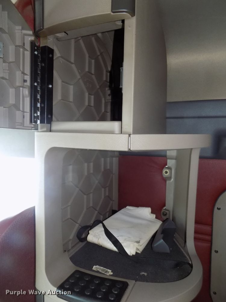 image for item DG2501 2013 Freightliner Cascadia semi truck