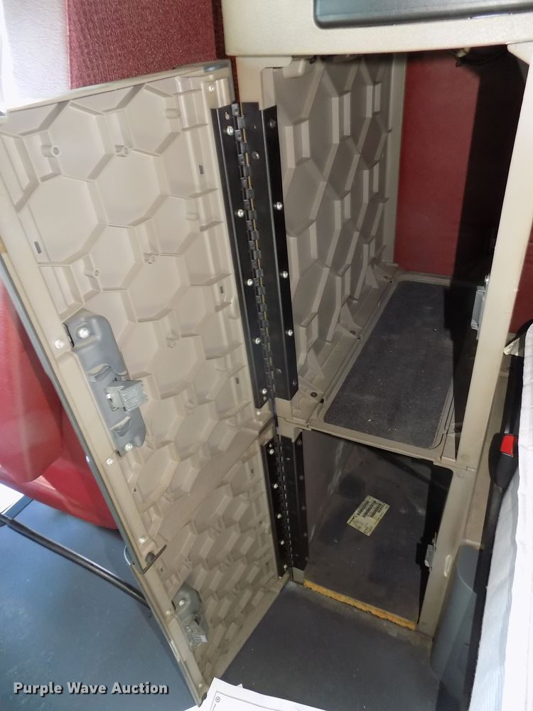 image for item DG2501 2013 Freightliner Cascadia semi truck