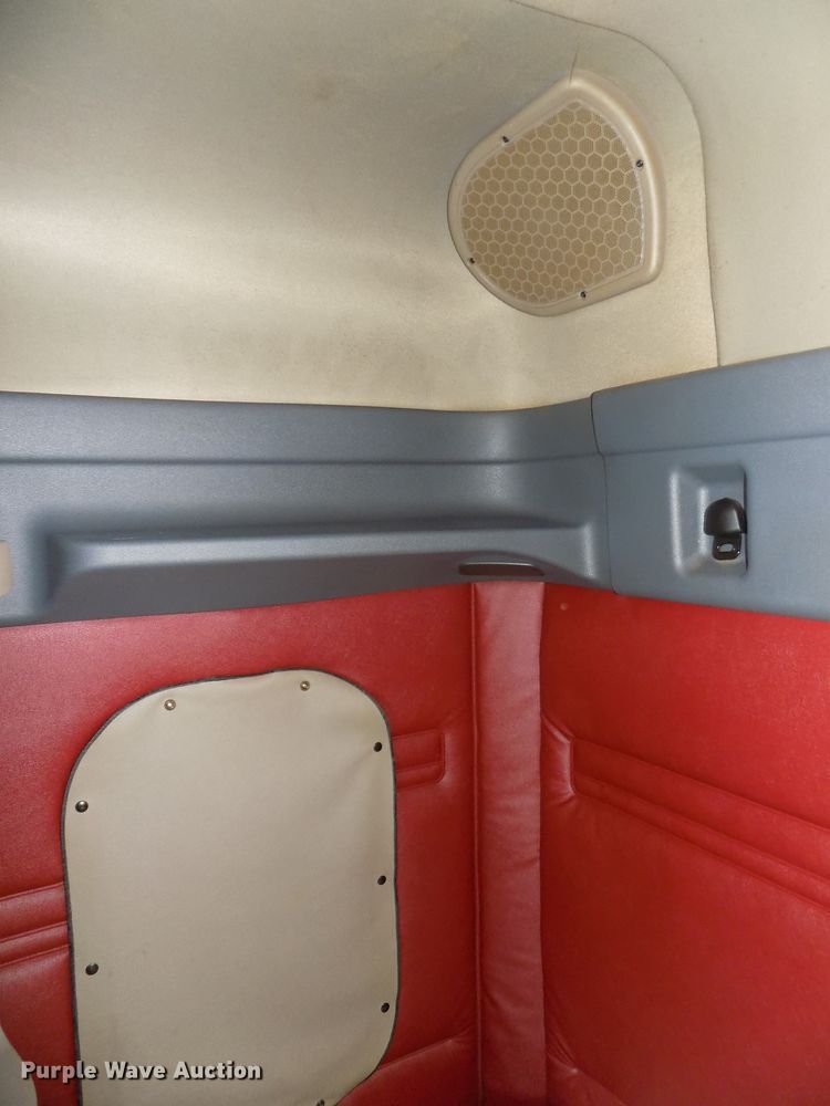 image for item DG2501 2013 Freightliner Cascadia semi truck