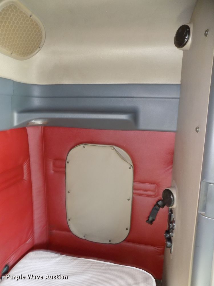 image for item DG2501 2013 Freightliner Cascadia semi truck