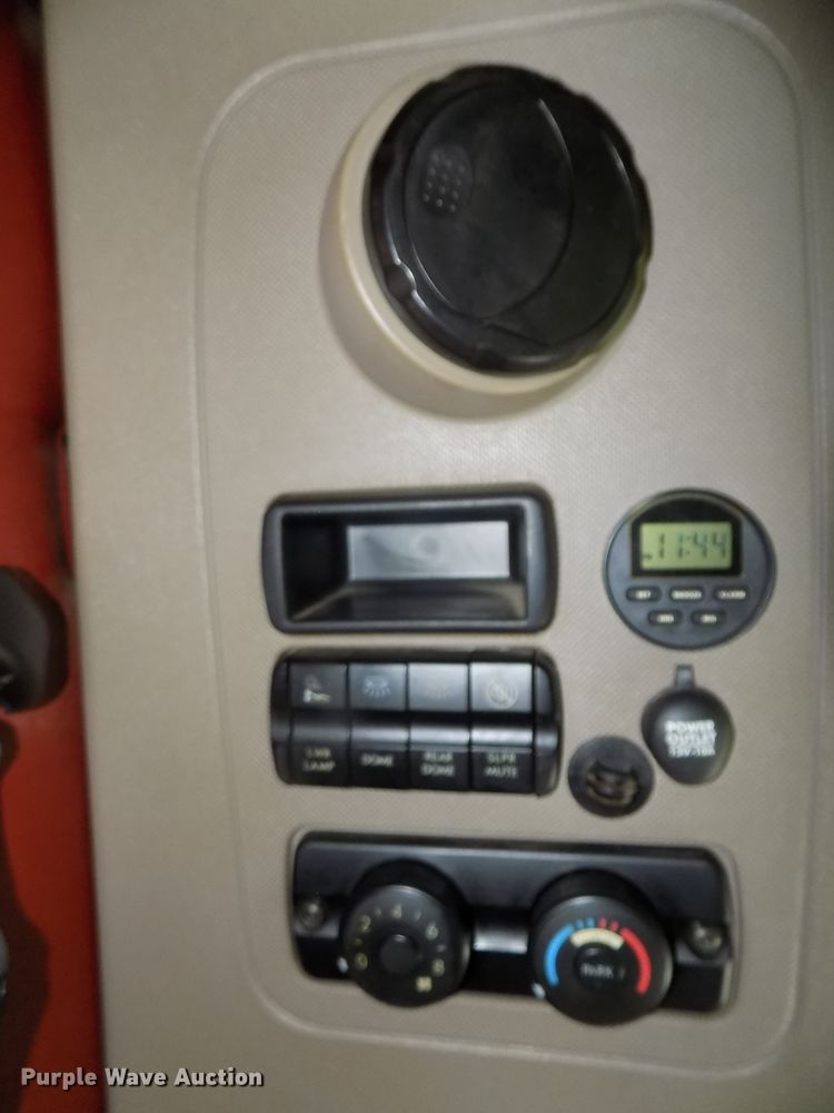 image for item DG2501 2013 Freightliner Cascadia semi truck