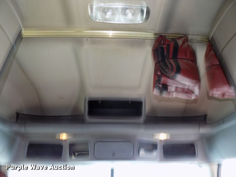 image for item DG2501 2013 Freightliner Cascadia semi truck