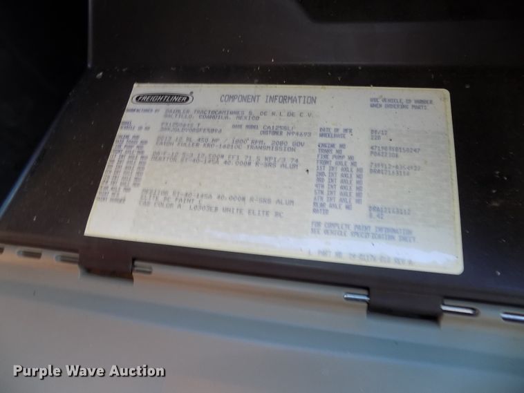 image for item DG2501 2013 Freightliner Cascadia semi truck