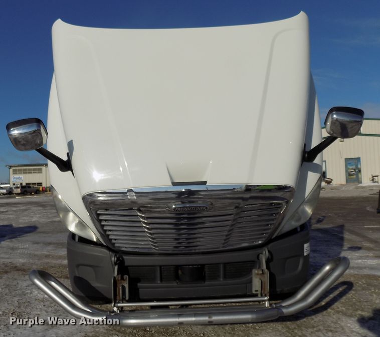 image for item DG2501 2013 Freightliner Cascadia semi truck