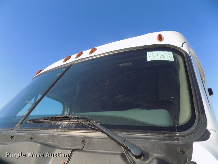 image for item DG2501 2013 Freightliner Cascadia semi truck