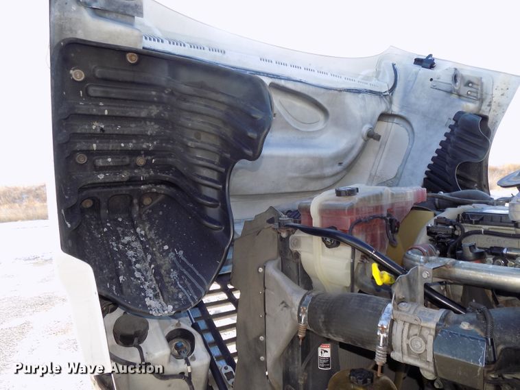 image for item DG2501 2013 Freightliner Cascadia semi truck