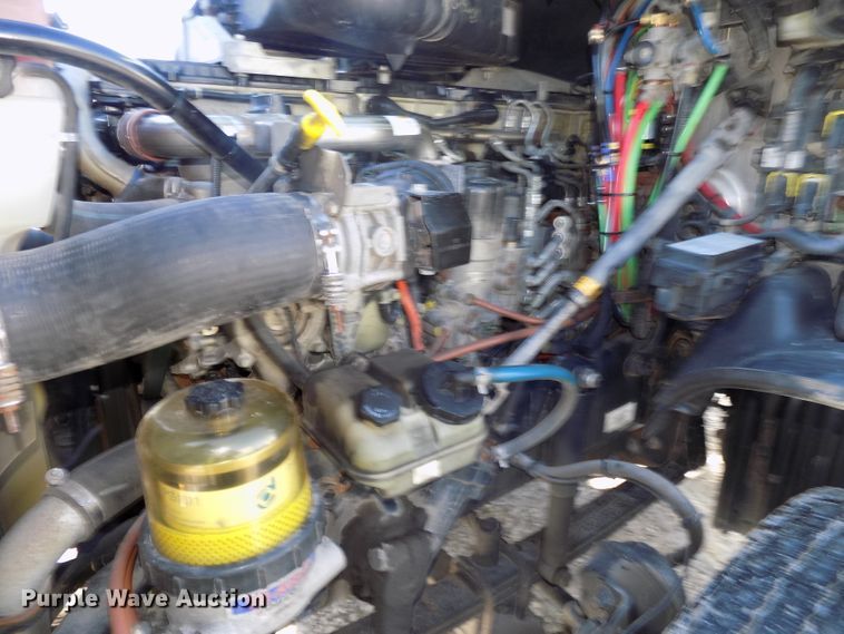 image for item DG2501 2013 Freightliner Cascadia semi truck