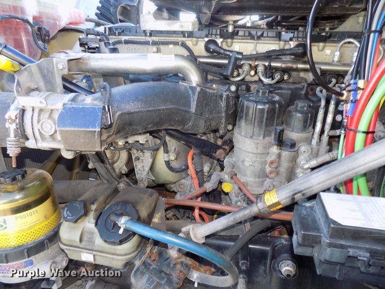 image for item DG2501 2013 Freightliner Cascadia semi truck