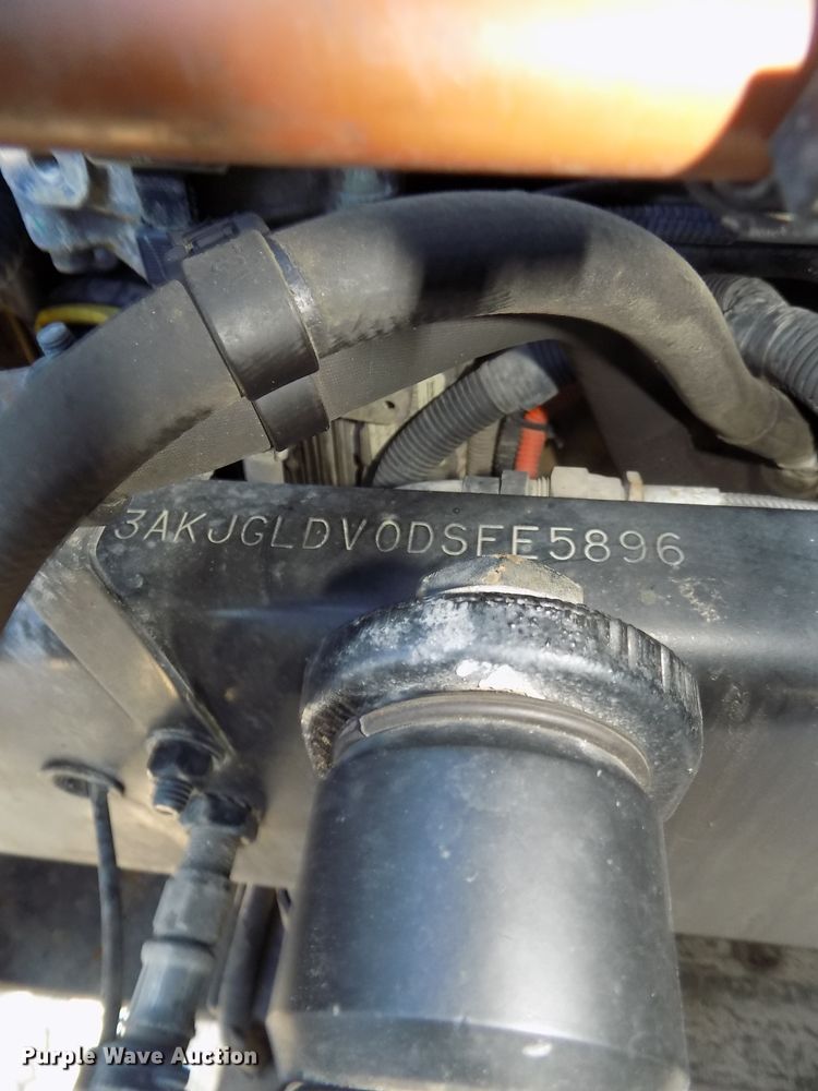 image for item DG2501 2013 Freightliner Cascadia semi truck