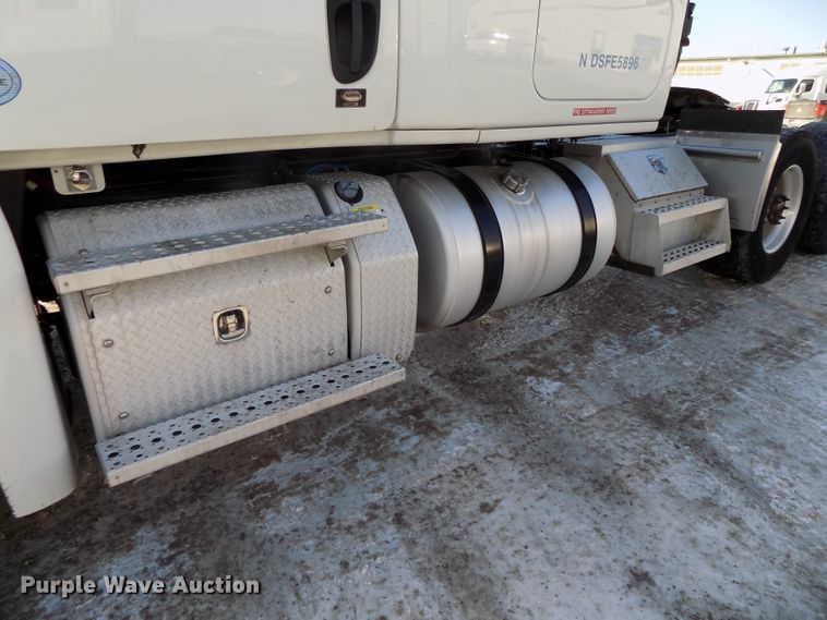 image for item DG2501 2013 Freightliner Cascadia semi truck