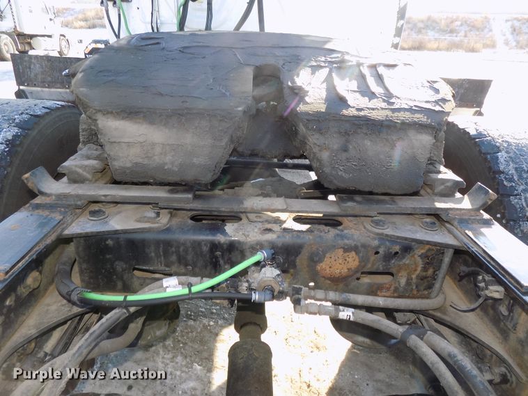 image for item DG2501 2013 Freightliner Cascadia semi truck