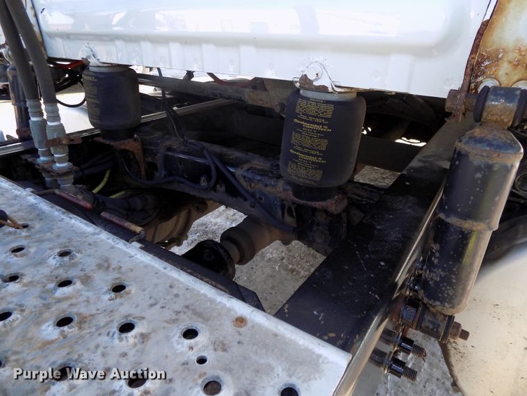 image for item DG2501 2013 Freightliner Cascadia semi truck