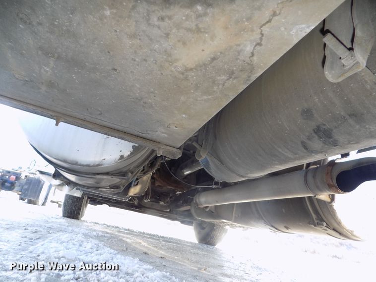 image for item DG2501 2013 Freightliner Cascadia semi truck