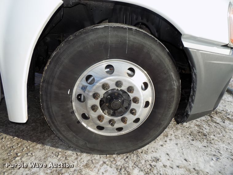 image for item DG2501 2013 Freightliner Cascadia semi truck