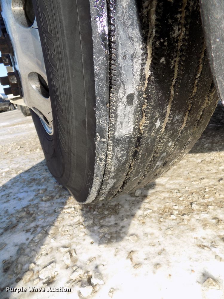 image for item DG2501 2013 Freightliner Cascadia semi truck