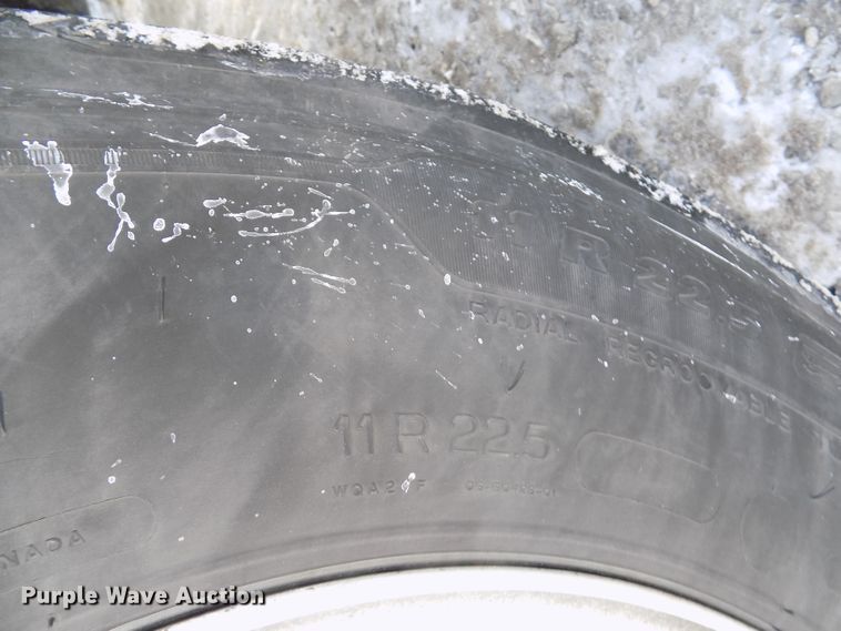 image for item DG2501 2013 Freightliner Cascadia semi truck