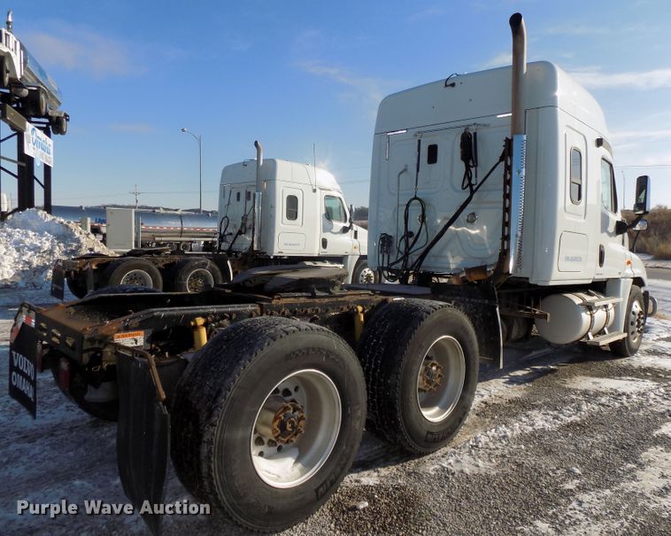 image for item DG2502 2010 Freightliner Cascadia semi truck