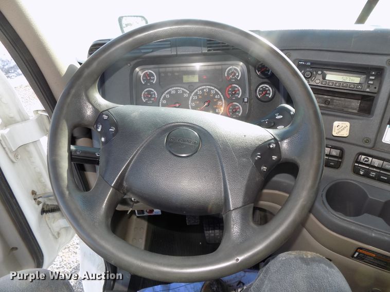 image for item DG2502 2010 Freightliner Cascadia semi truck