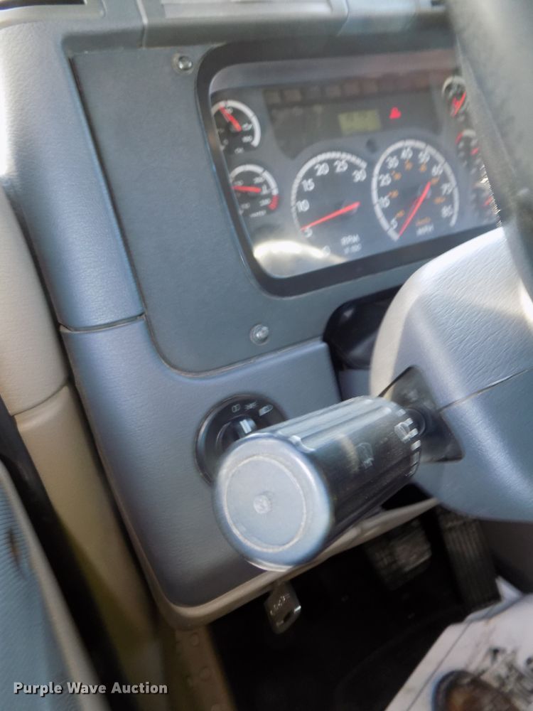 image for item DG2502 2010 Freightliner Cascadia semi truck