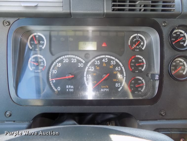 image for item DG2502 2010 Freightliner Cascadia semi truck