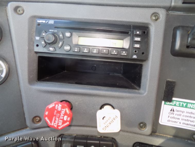 image for item DG2502 2010 Freightliner Cascadia semi truck