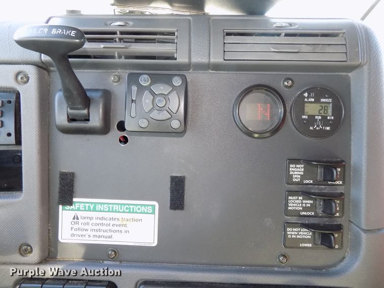 image for item DG2502 2010 Freightliner Cascadia semi truck