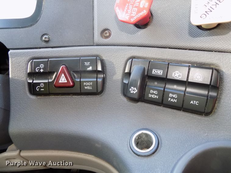 image for item DG2502 2010 Freightliner Cascadia semi truck