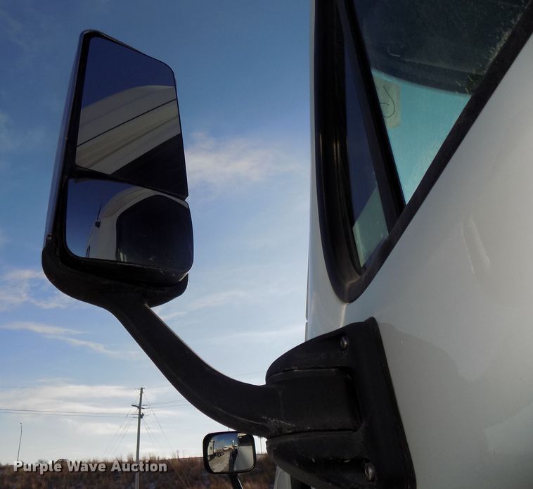 image for item DG2502 2010 Freightliner Cascadia semi truck