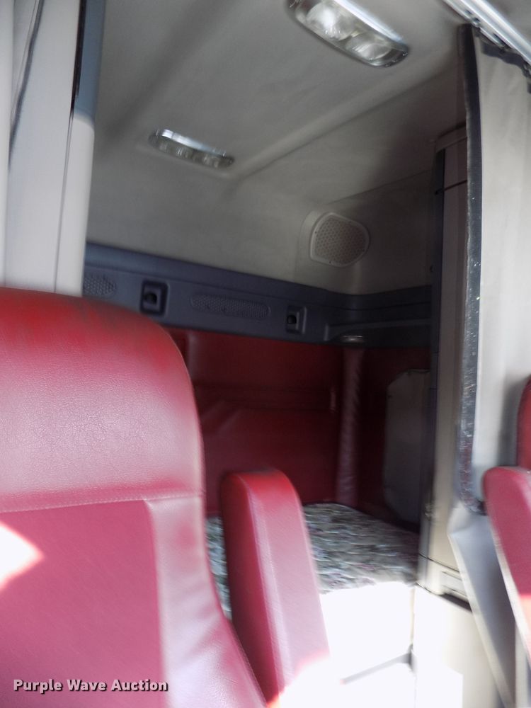 image for item DG2502 2010 Freightliner Cascadia semi truck