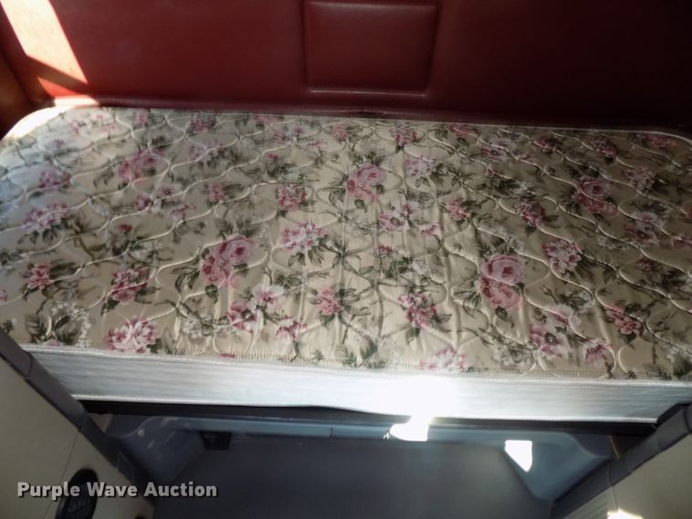 image for item DG2502 2010 Freightliner Cascadia semi truck