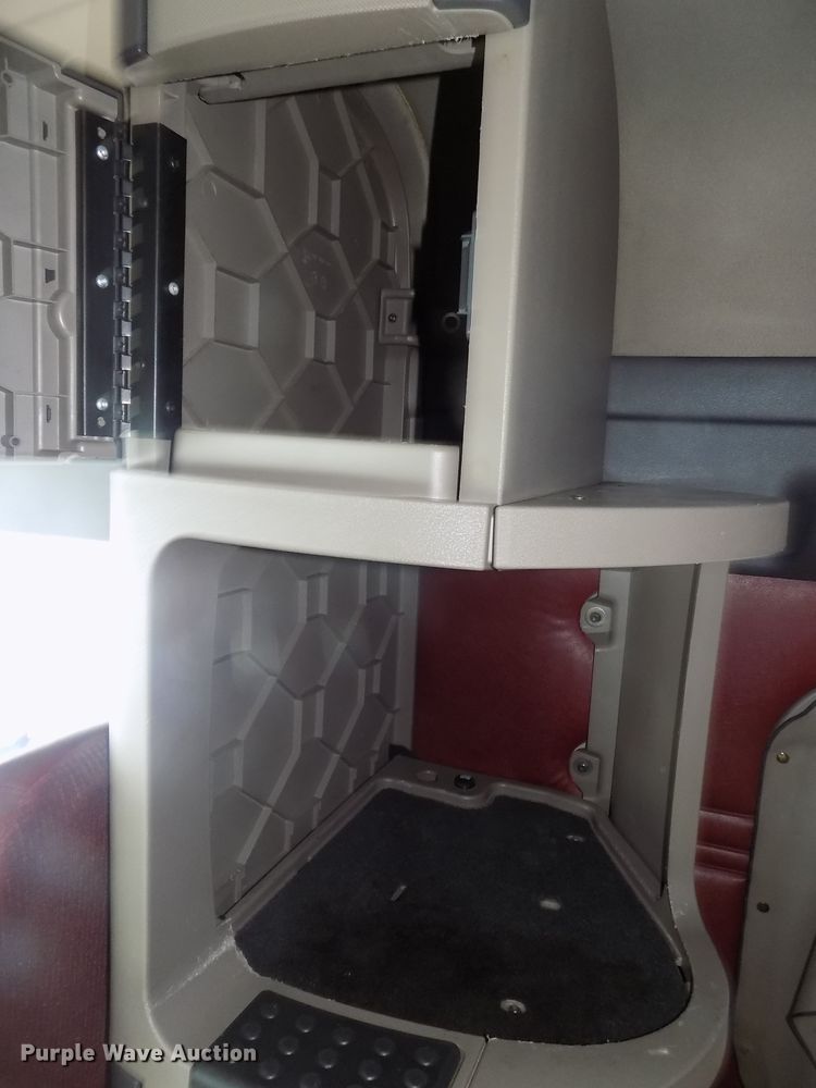 image for item DG2502 2010 Freightliner Cascadia semi truck