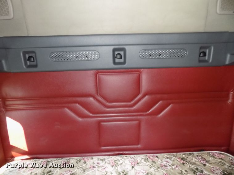 image for item DG2502 2010 Freightliner Cascadia semi truck