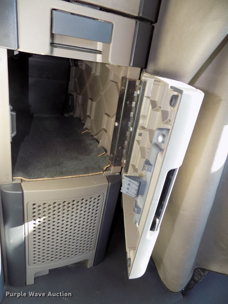 image for item DG2502 2010 Freightliner Cascadia semi truck