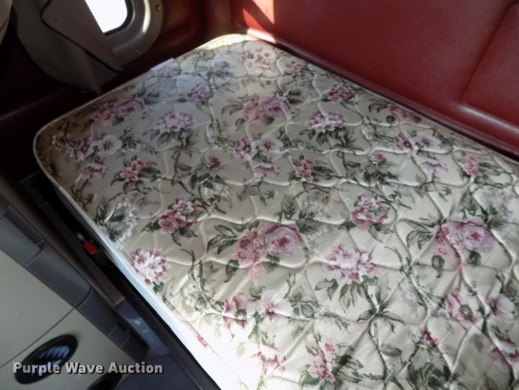 image for item DG2502 2010 Freightliner Cascadia semi truck