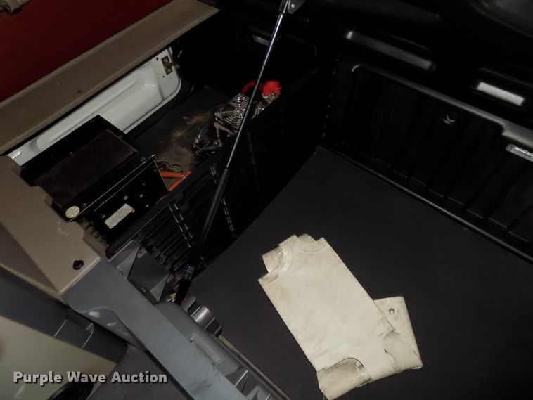 image for item DG2502 2010 Freightliner Cascadia semi truck