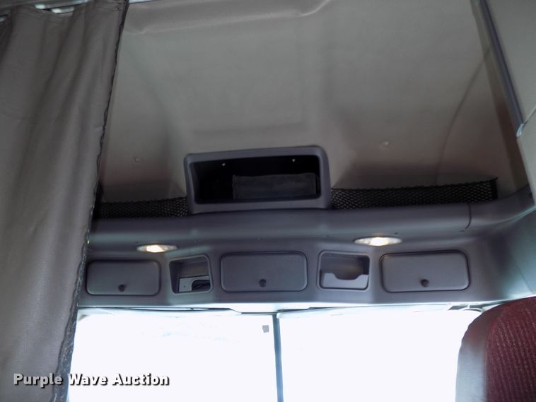 image for item DG2502 2010 Freightliner Cascadia semi truck