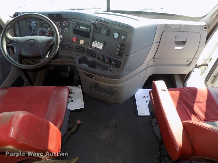 image for item DG2502 2010 Freightliner Cascadia semi truck