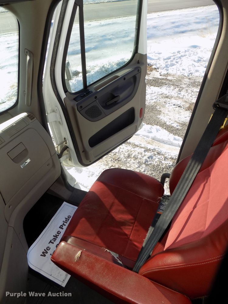 image for item DG2502 2010 Freightliner Cascadia semi truck