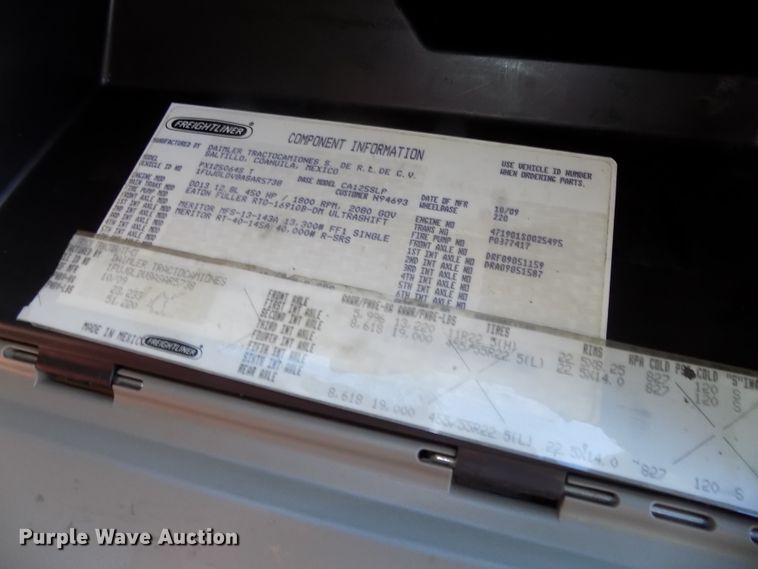 image for item DG2502 2010 Freightliner Cascadia semi truck