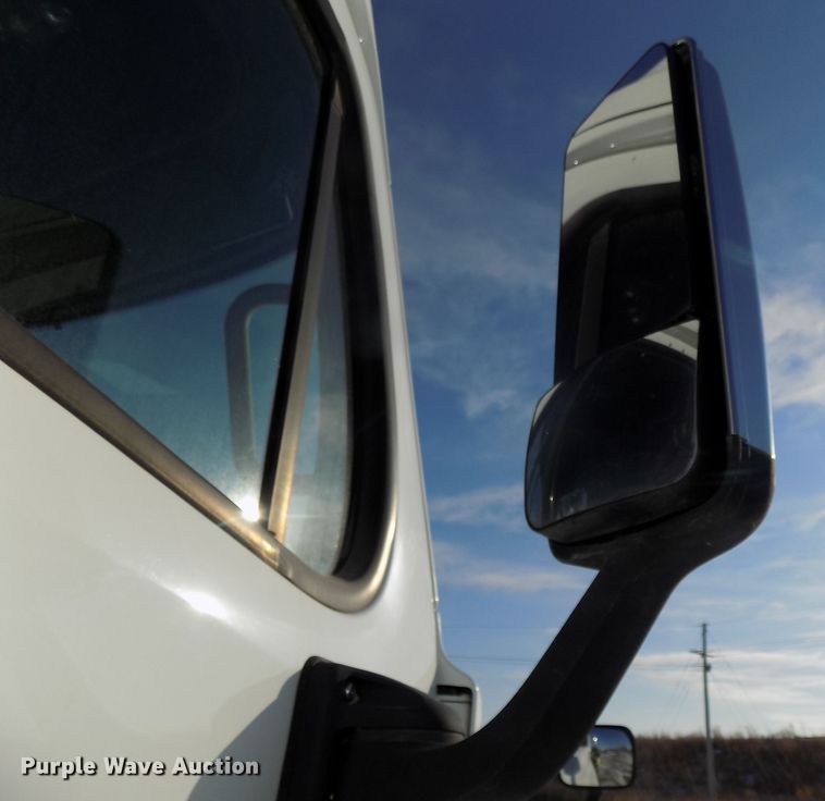 image for item DG2502 2010 Freightliner Cascadia semi truck