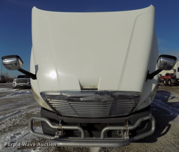 image for item DG2502 2010 Freightliner Cascadia semi truck