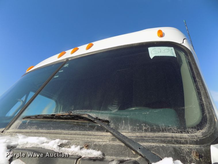 image for item DG2502 2010 Freightliner Cascadia semi truck