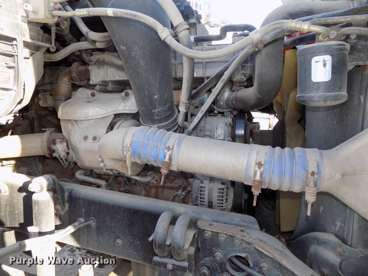 image for item DG2502 2010 Freightliner Cascadia semi truck