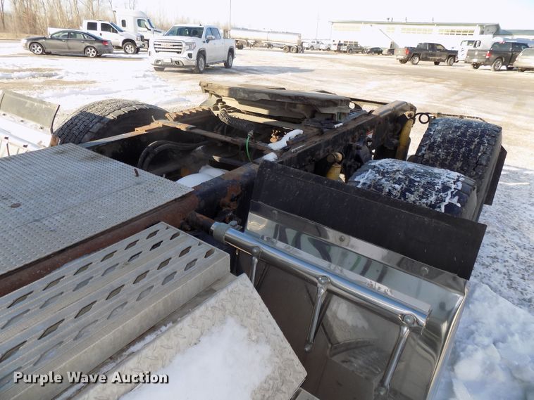 image for item DG2502 2010 Freightliner Cascadia semi truck