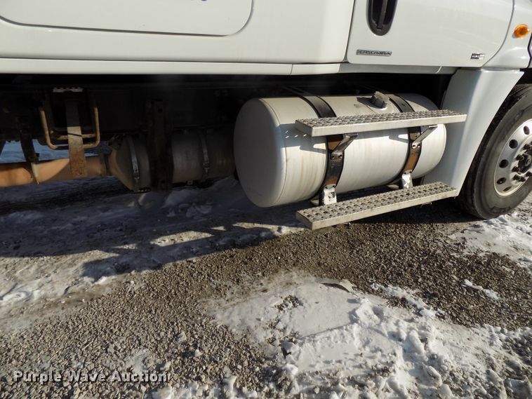 image for item DG2502 2010 Freightliner Cascadia semi truck